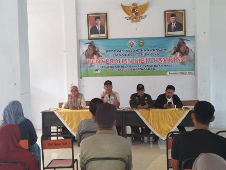 Penyaluran BLT Dana Desa Bulan Mei TA 2024 dan Penyerahan Bibit Kambing Program Ketahanan Pangan